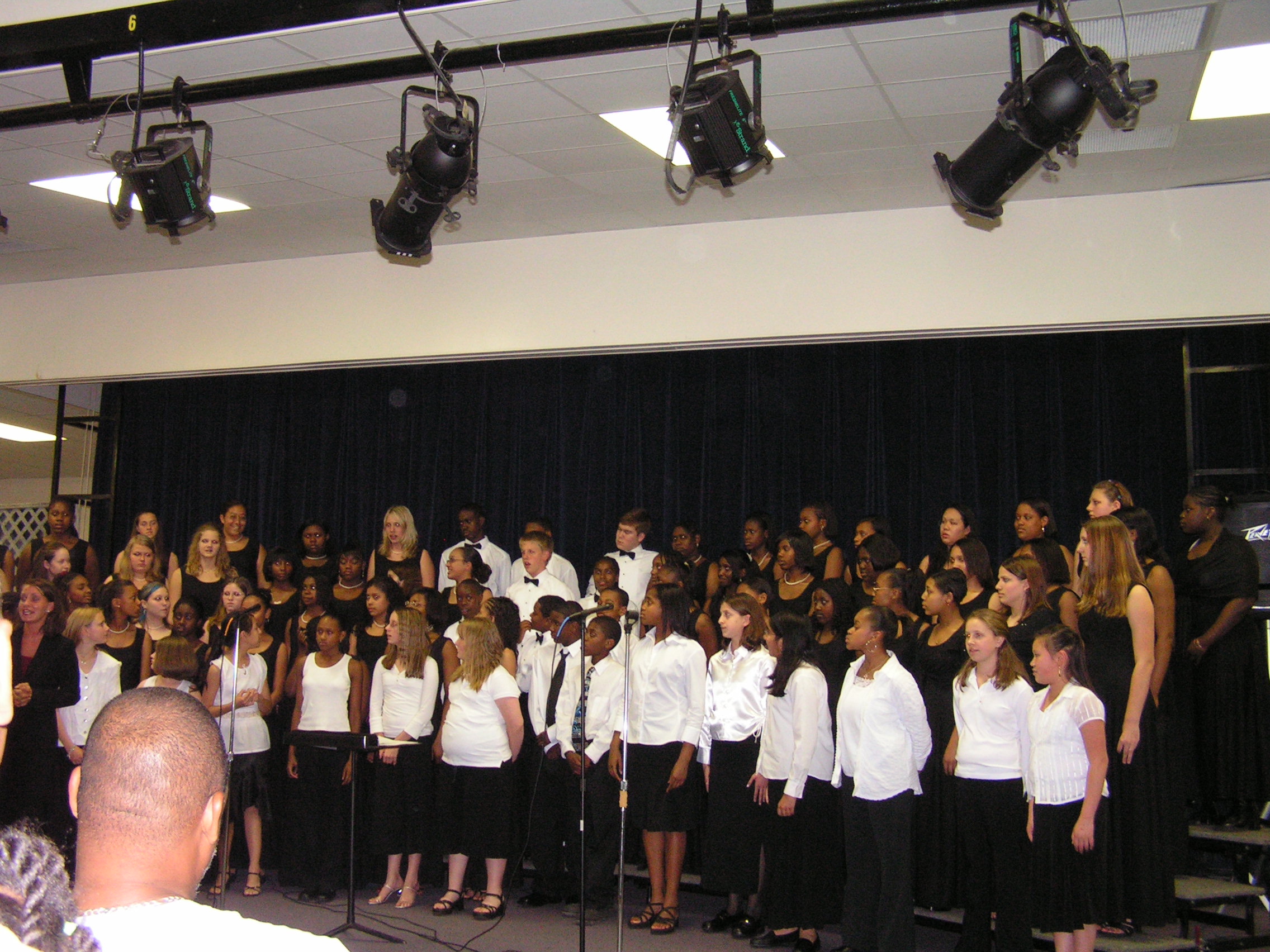 ./2006/EMMMS Chorus/EMMMS Chorus0008.JPG